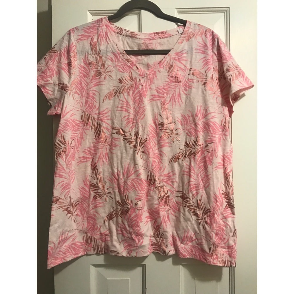 NWOT! Pink Palm Print Vneck T-shirt